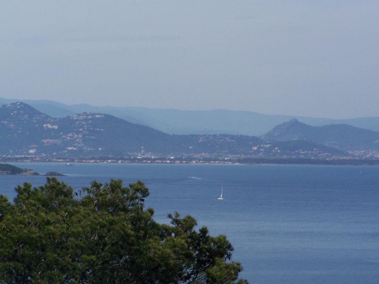 La côte  vers Le LAVANDOU vue de PORT-CROS