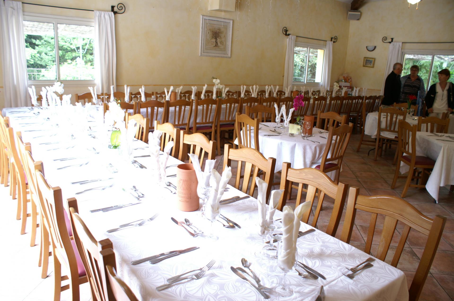 15 Une belle table