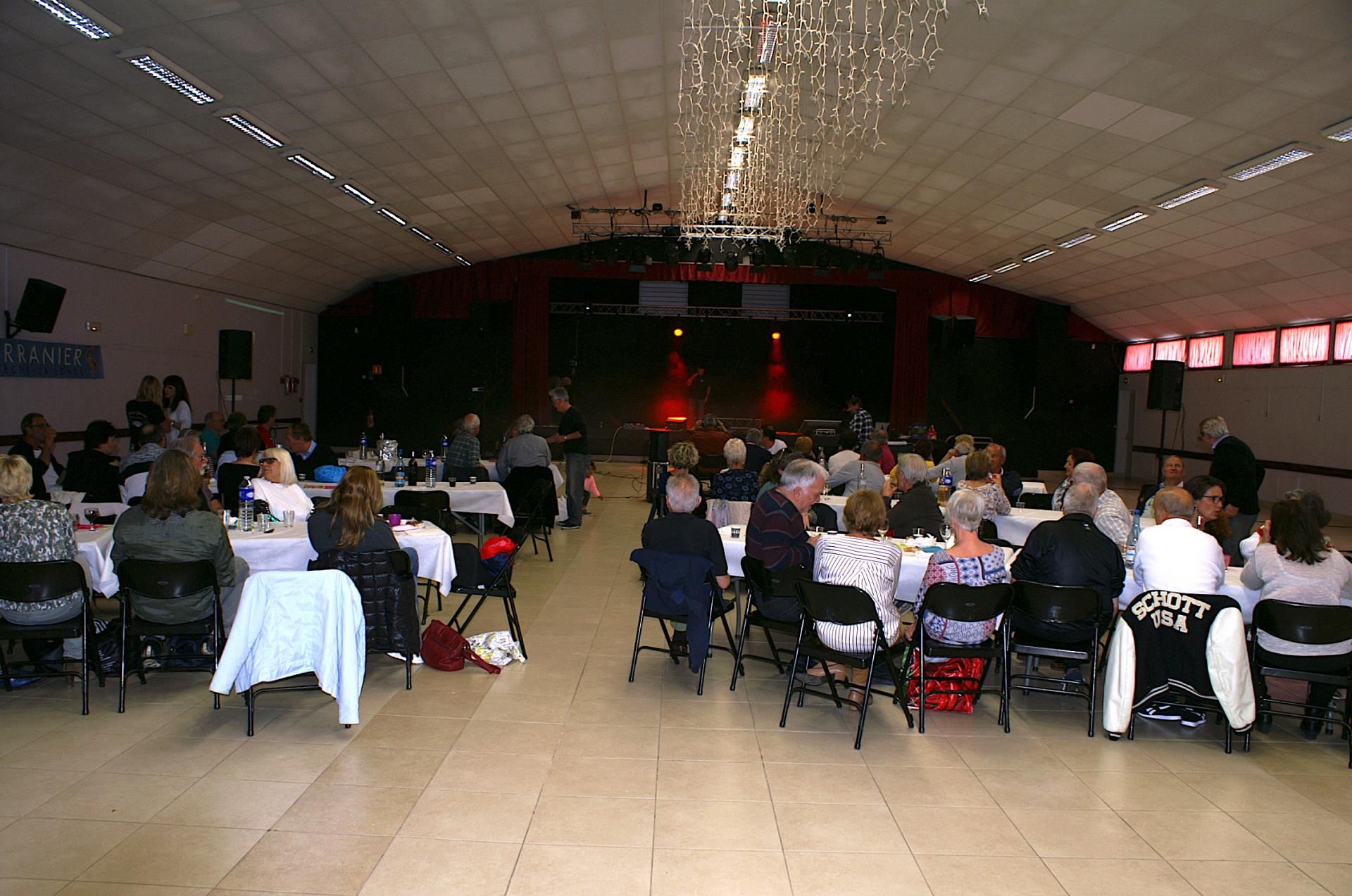 La salle à manger est pleine