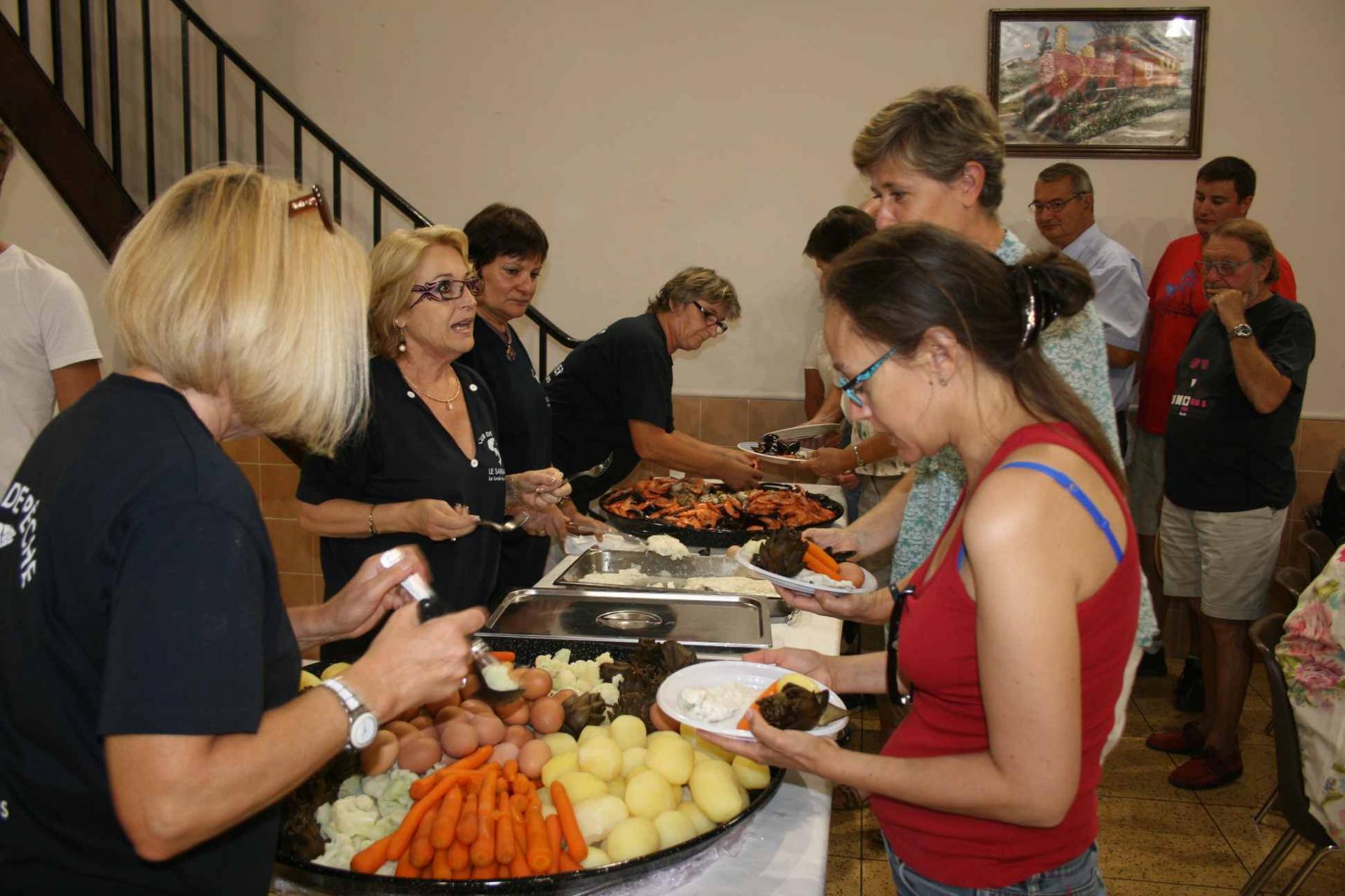 21 le repas les dineurs au buffet 2