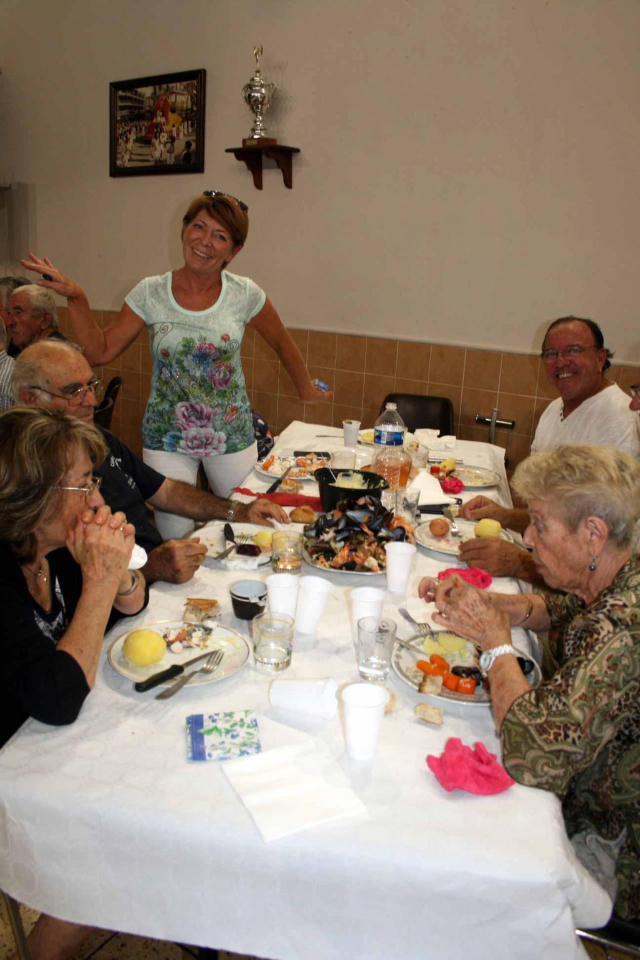 31 le repas une table 4