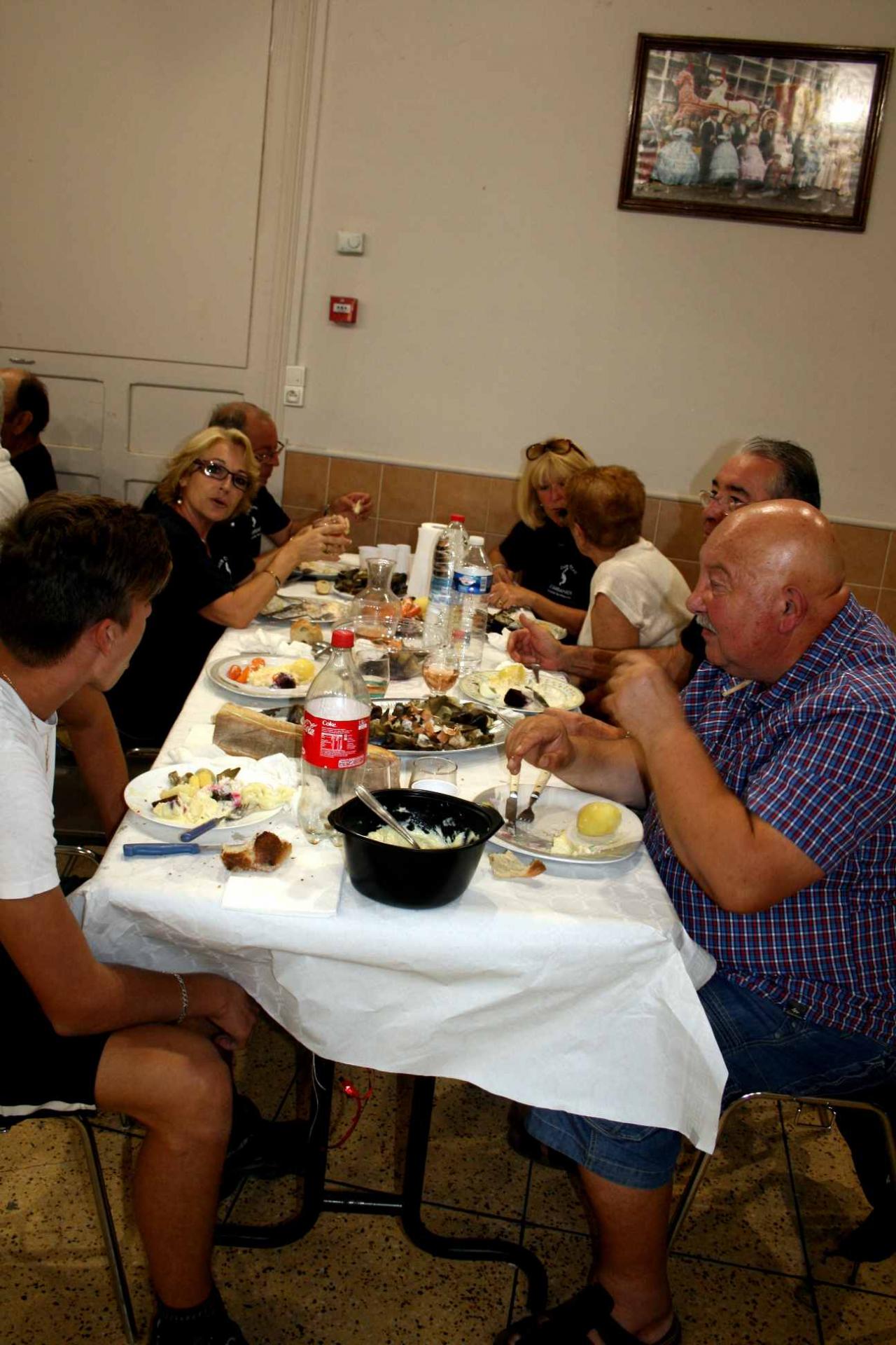 33 le repas une table 7