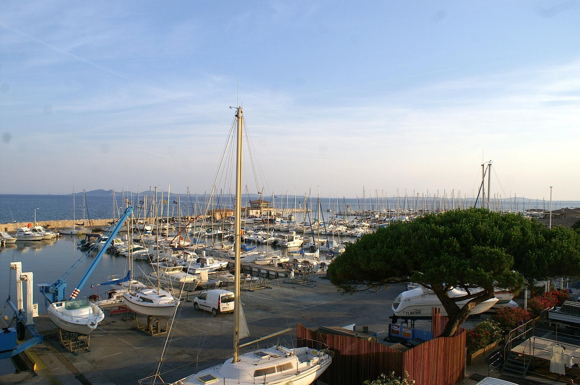 57 Vue du port depuis la terrasse