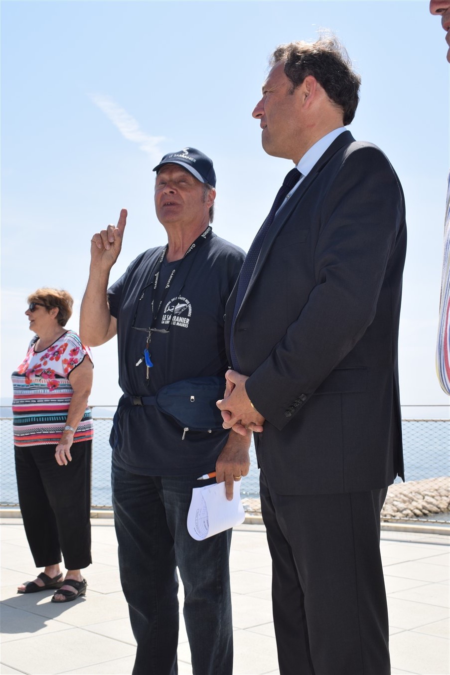 Un sympathique discours du Président sous les yeux du Maire.