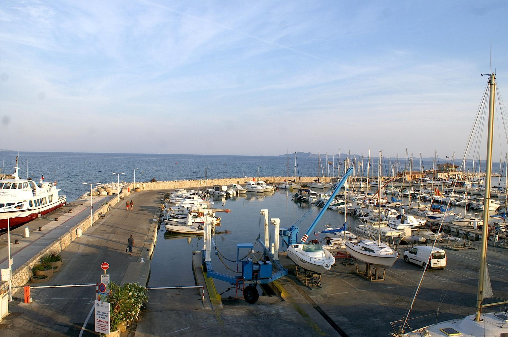 58 Vue du port depuis la terrasse