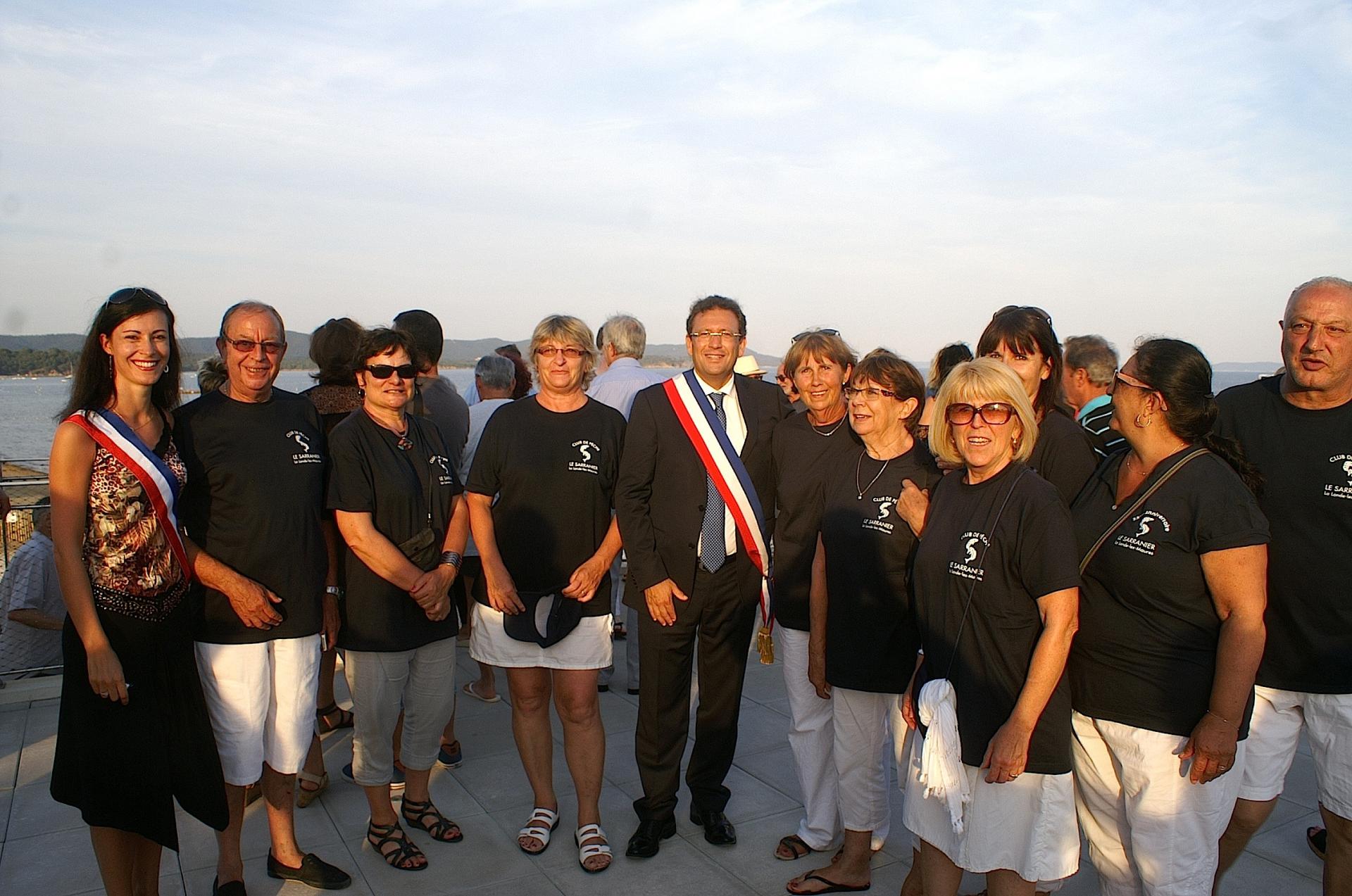 63 Mr le Maire avec les dames du club"Le Sarranier"
