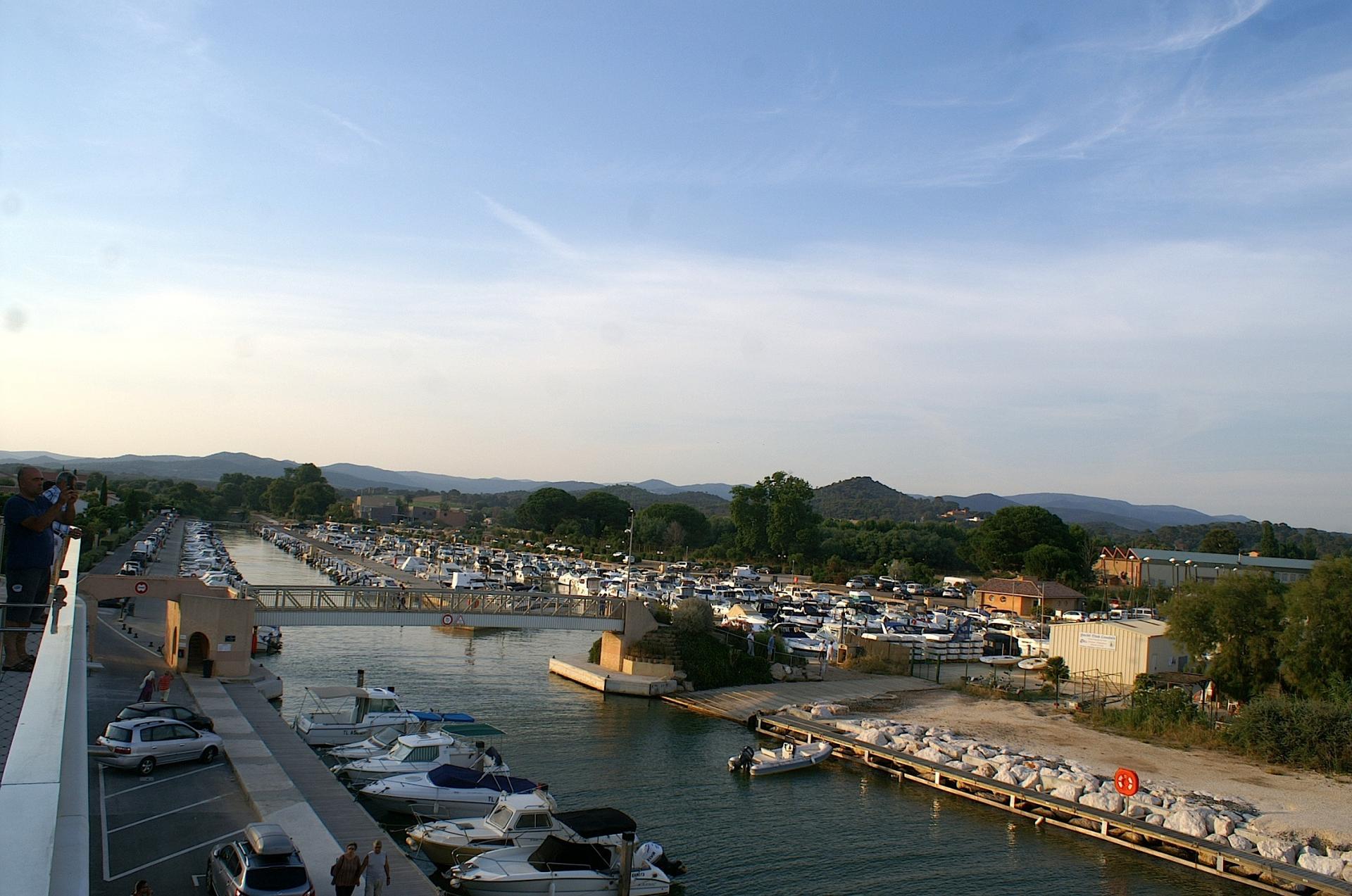 65 Vue vers le port du Maravenne