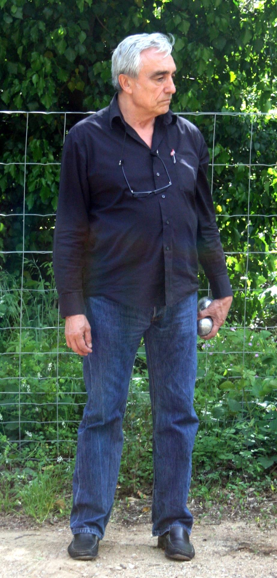 71 Roger surveille