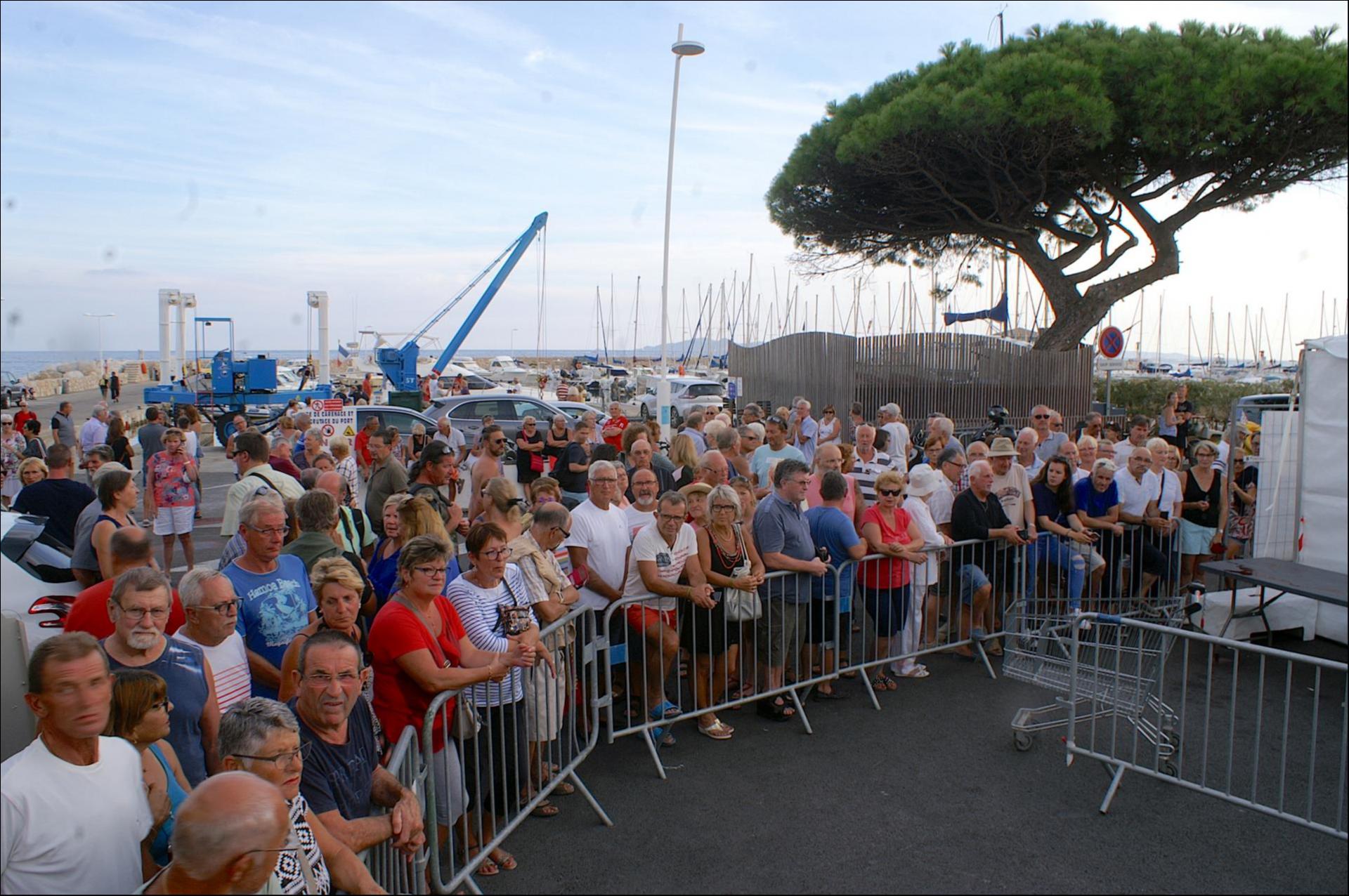 La foule des londais à l' arrivée des prises