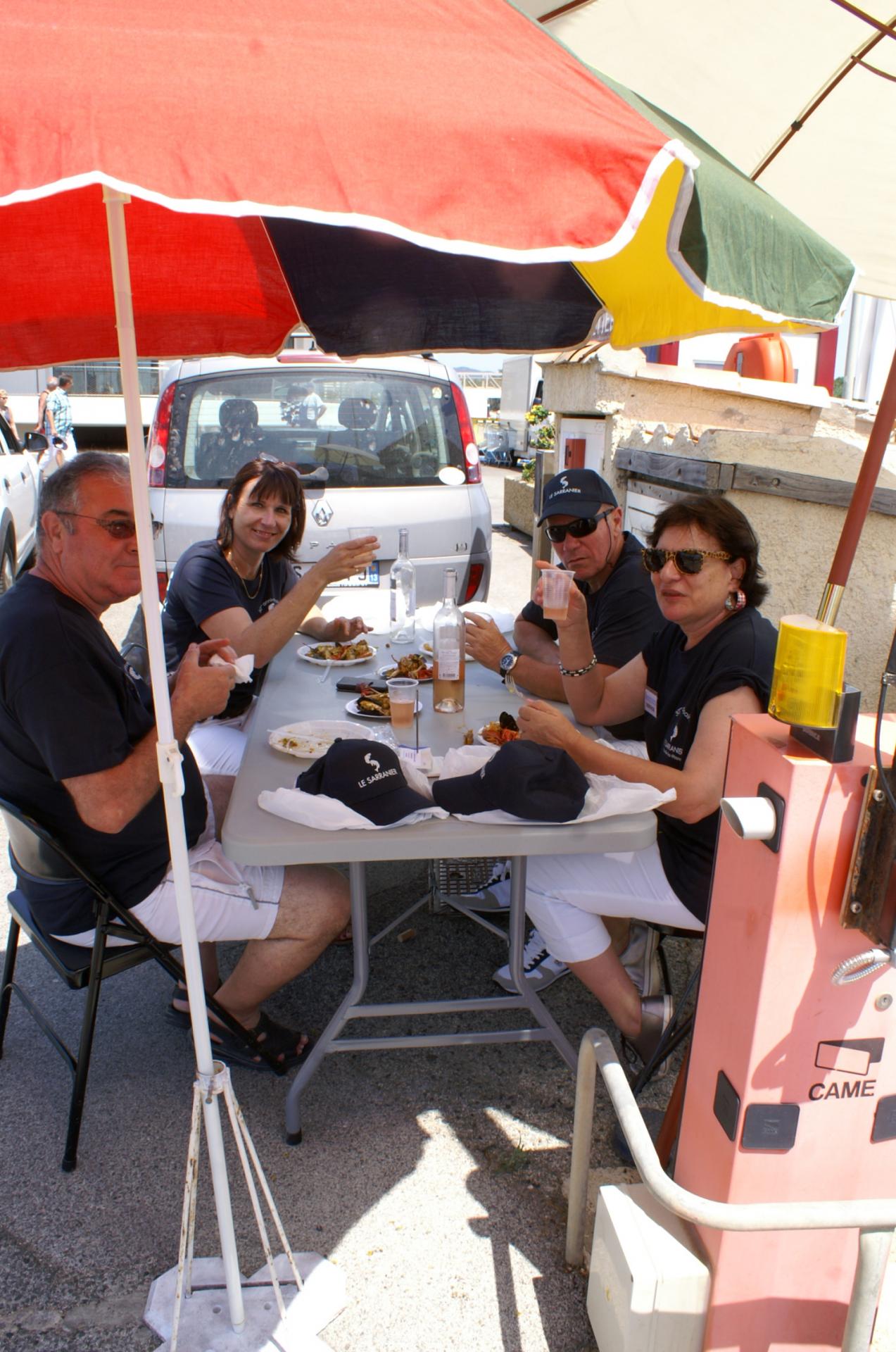 Les personnes de service au repas prennent de l avance