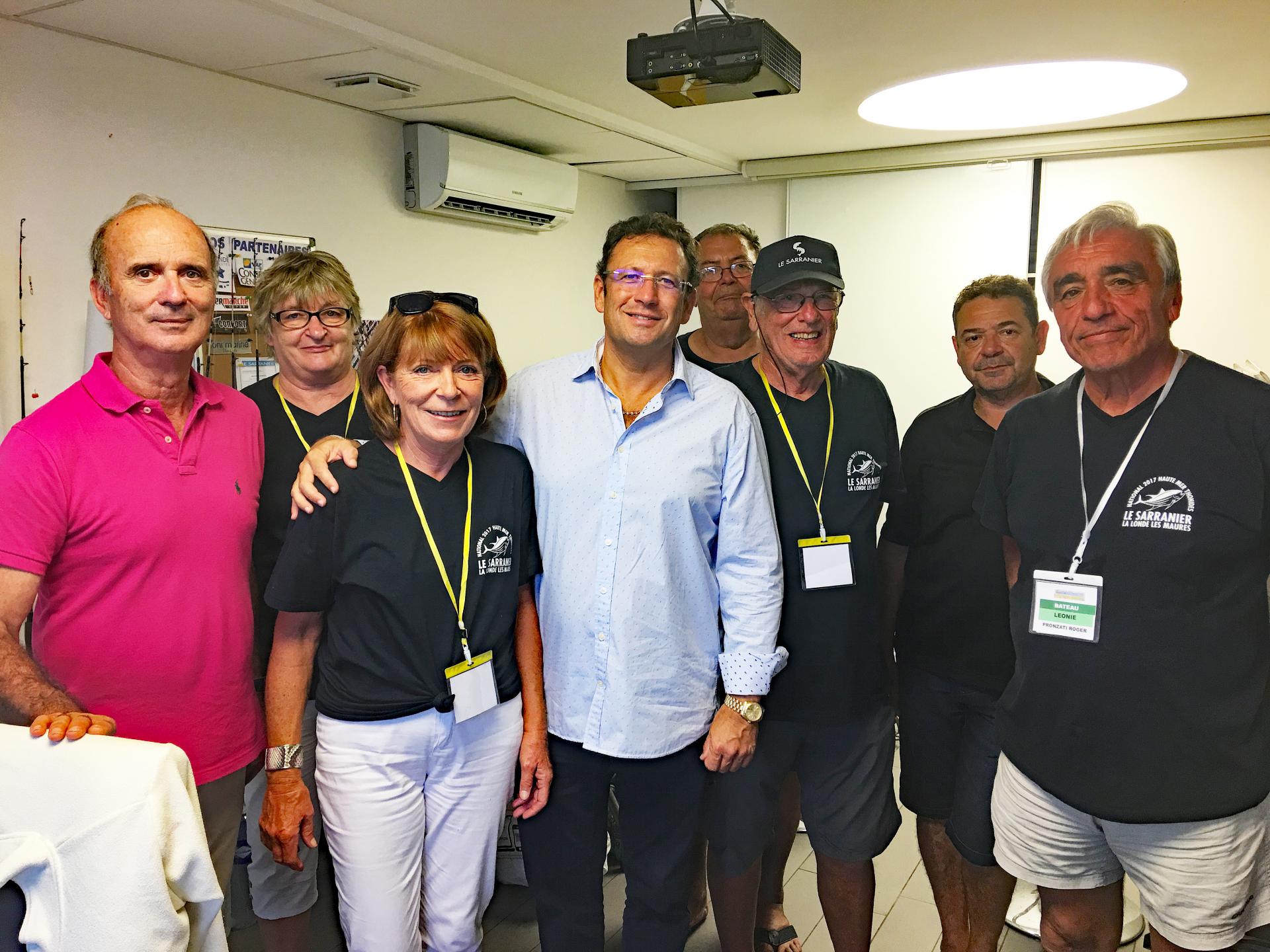 Une visite d encouragement du maire et de l adjoint au port au club